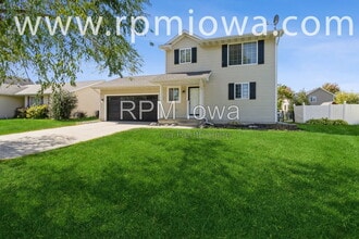 Building Photo - 770 SE Harper Dr