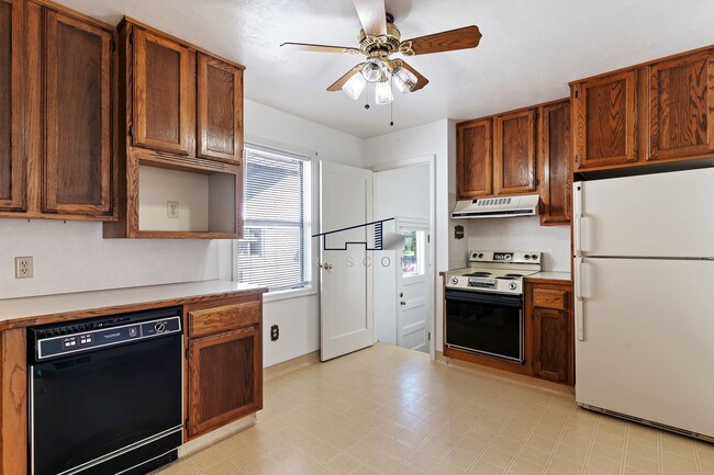 Building Photo - Quincy Duplex