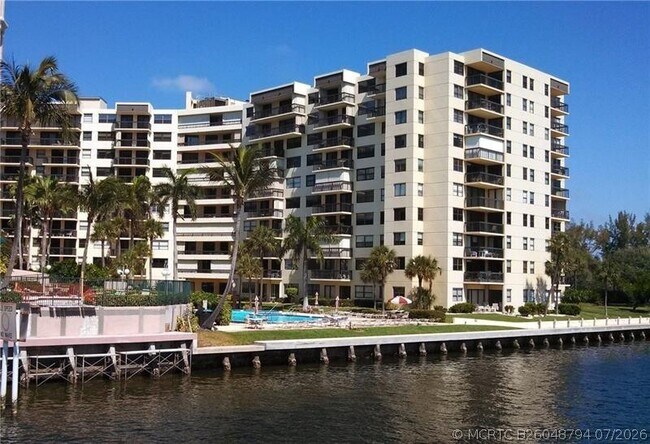 Foto del edificio - 2900 NE 14th Street Causeway