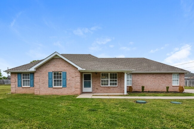 Building Photo - 144 Centerrock Dr