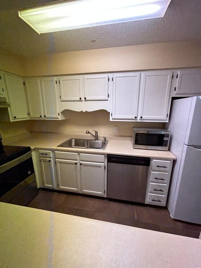 Building Photo - 1 Bed & 2 Bath Condo in Birmingham / Pet-F...