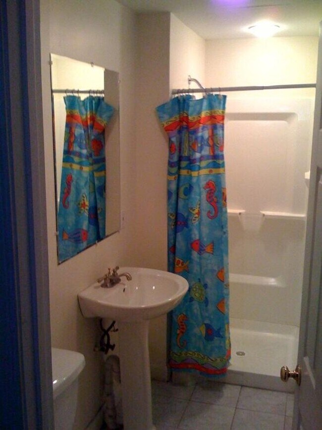 Foto del edificio - Perfect for BC students!   5-bed House w. ...