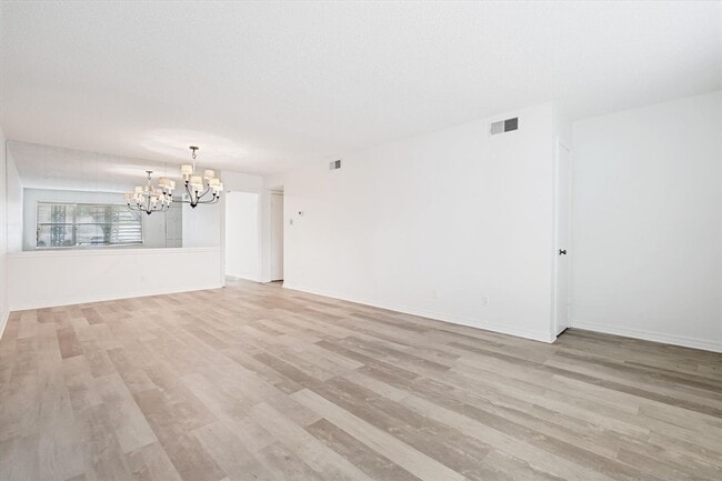 Building Photo - SPANISH VILLA CONDOMINIUM
