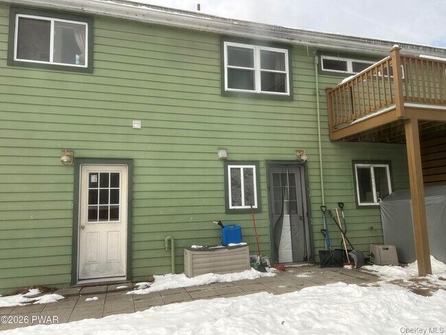 Foto del edificio - 100 Richardson Ave