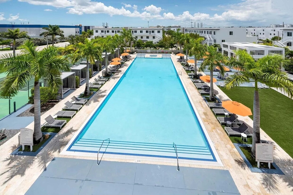 Private Pool / Fitness Center - 10260 NW 63rd Ter (Doral, FL)
