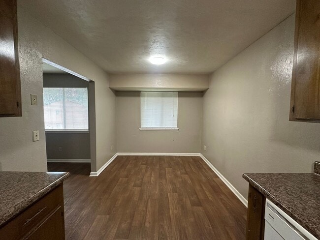 Building Photo - 749 Pointe Ct