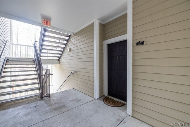 Building Photo - 614 Bristol Village Dr