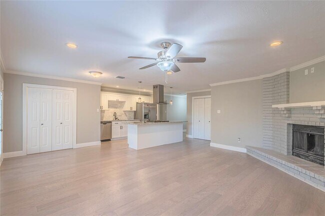 Building Photo - 2847 Canary Ln