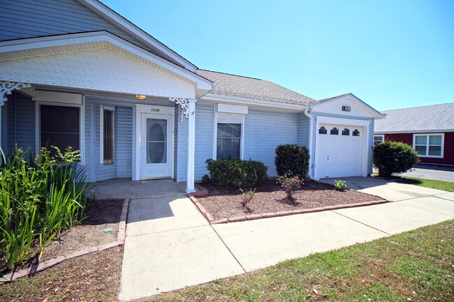 Building Photo - Accessible & spacious 2 / 2 duplex off Pin...