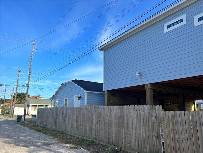 Building Photo - 1413 55th St