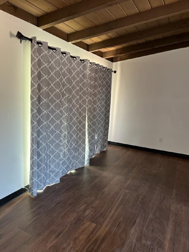 Living Room Entrance - 4607 Plaza Ln