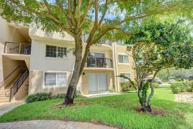Building Photo - 300 Crestwood Ct N