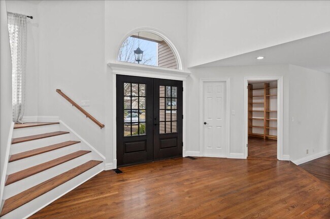 Building Photo - Spacious 4 Bedroom 4.5 Bath Rental in London Woods!