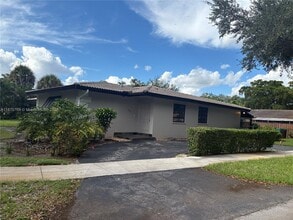 Building Photo - 15461 Turnbull Dr