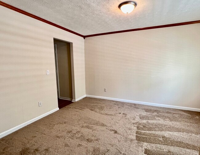Building Photo - 1115 Avalon Ter