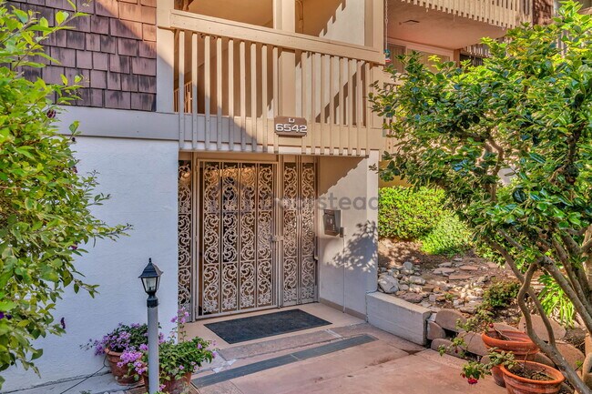 Foto del edificio - 6542 Ocean Crest Dr