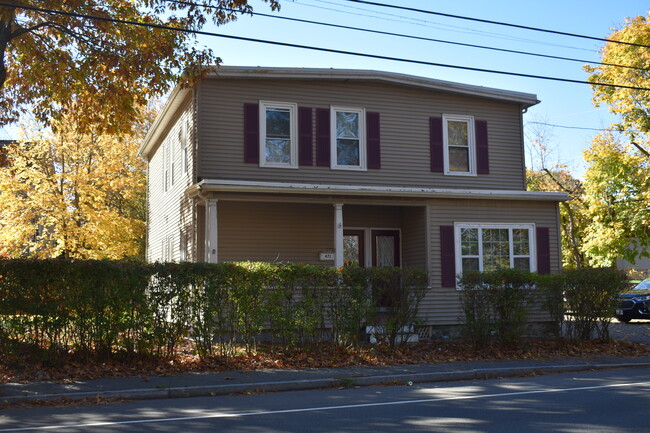 Building Photo - 471 Walnut St