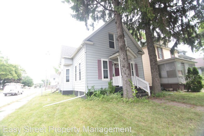 Building Photo - 4 br, 1 bath House - 1902 15th St