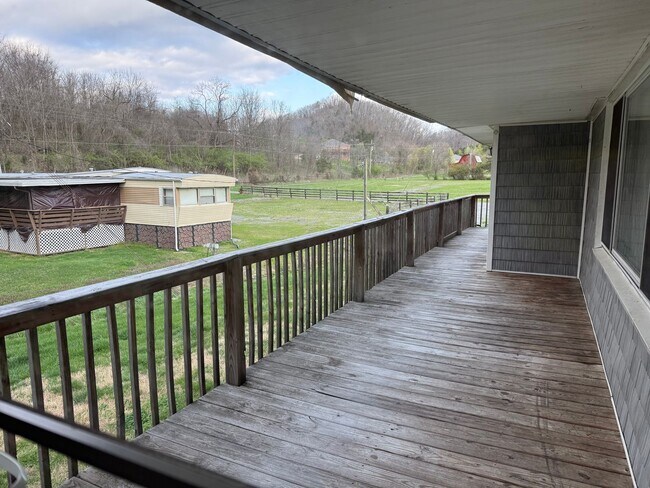 Building Photo - 3bed / 2 bath house near Race Track!