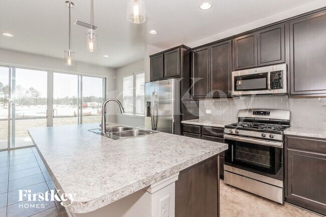 Building Photo - 2017 Amberly Dr