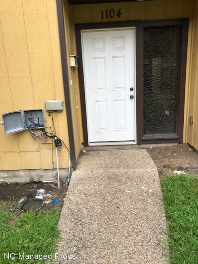 Primary Photo - 3 br, 2.5 bath House - 1104 Chimney Wood Ln.