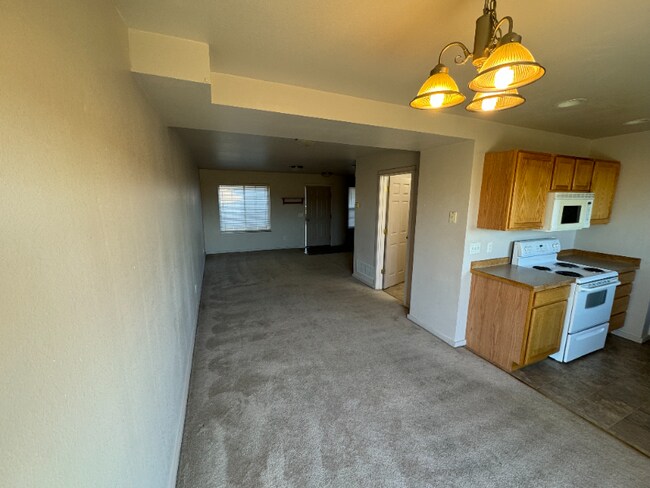 Building Photo - 1013 N River Rock Dr