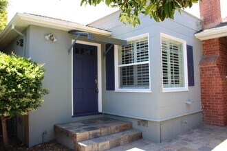 Building Photo - 709 N Claremont St