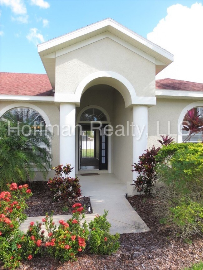 Building Photo - 4-Bed, 3-Bath, 3 Car Garage home in Lutz