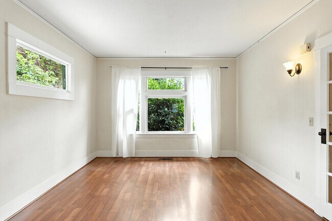 Building Photo - Welcome to the best of City Living - 2 Bed...