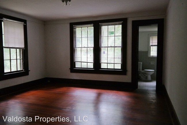 Foto del edificio - 3 br, 1 bath House - 716 Georgia Avenue