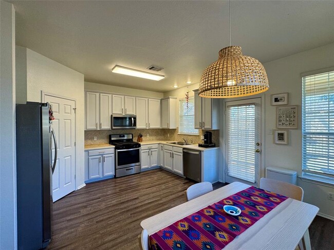 Building Photo - 16100 S Great Oaks Dr