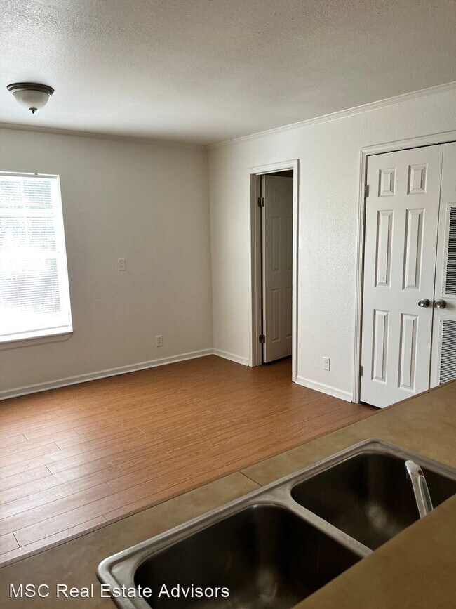 Building Photo - 3 br, 2 bath House - 1135 S. Navajo St