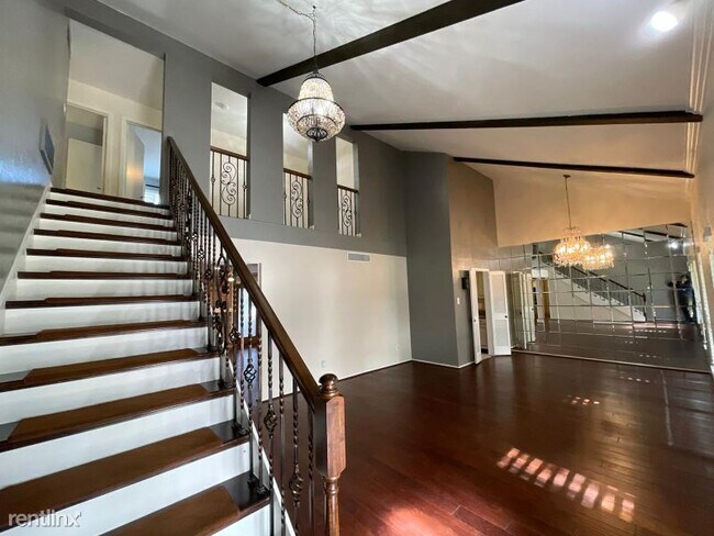 Building Photo - 4 br, 2.5 bath House - 5418 Barcelona Dr
