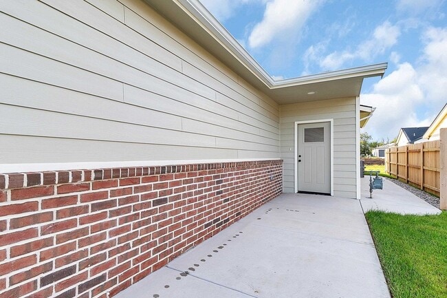 Building Photo - 625 Briarbrook Ln