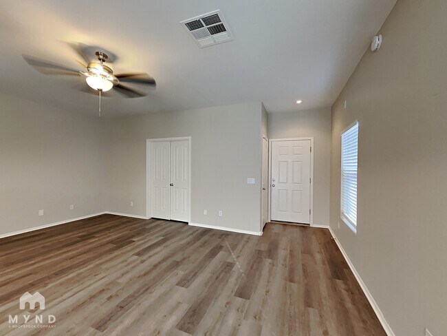 Foto del edificio - 15219 W Shaw Butte Dr