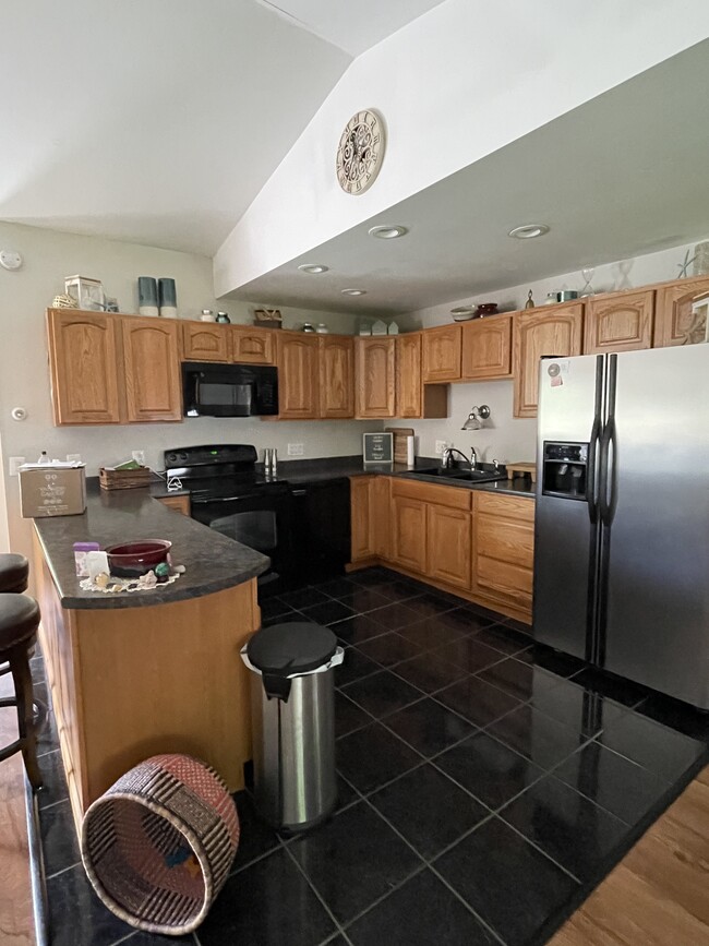 Kitchen, modern appliances - 16 Town House Rd