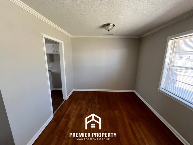 Building Photo - Spacious 3BR Memphis Home w/ Hardwood Floors, Brick Fireplace & Fenced Yard