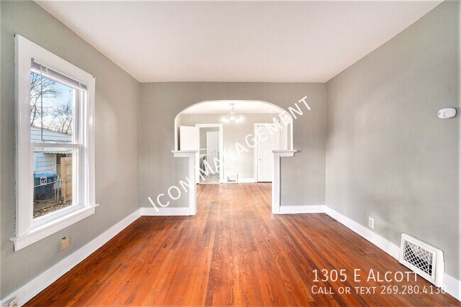 Foto del edificio - 1305 E Alcott-