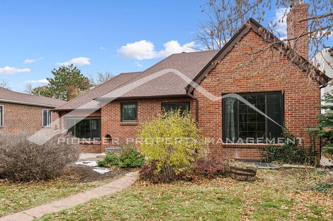 Foto del edificio - Spacious Home with Central AC and Washer/Dryer