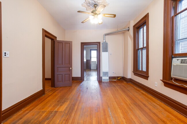 Building Photo - 652 W Webster Ave