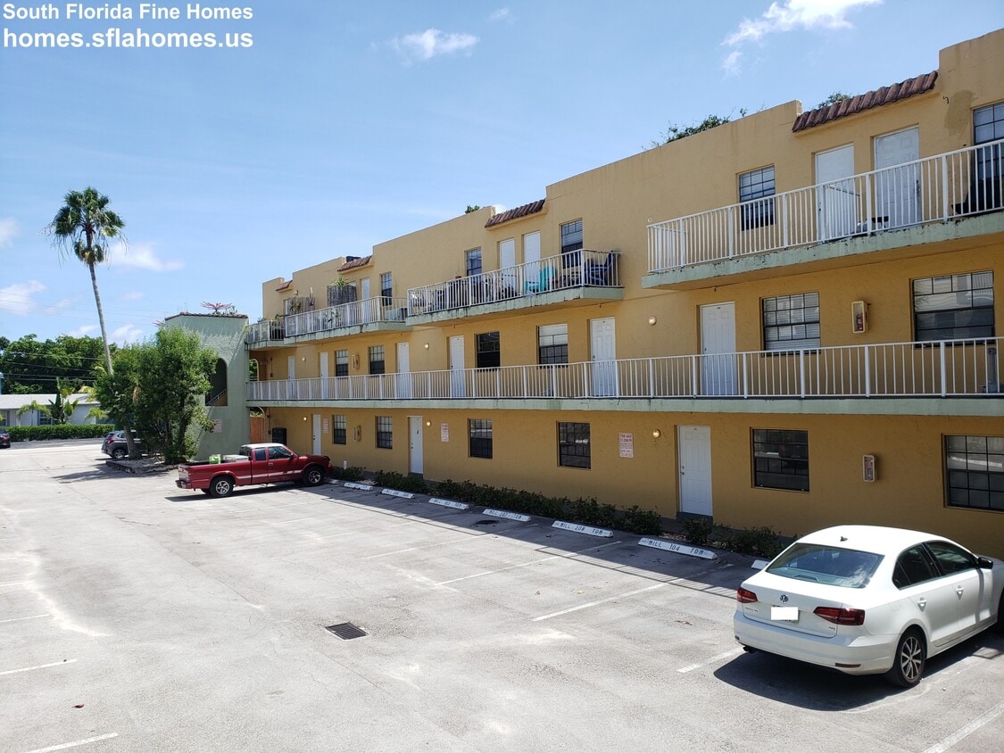 2705 NE 9th Ave Unit 204, Wilton Manors, FL 33334 Apartments in