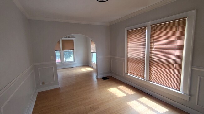 Foto del edificio - 320 S East St