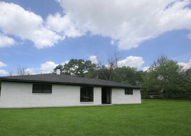 Building Photo - 143 Hollyvale Dr