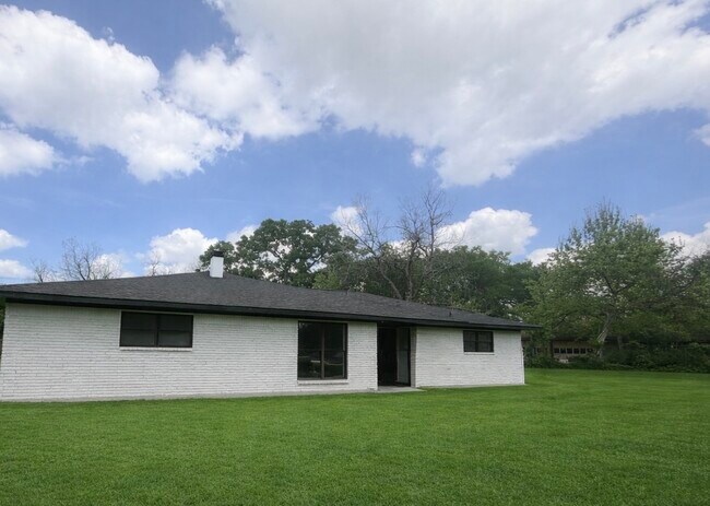 Foto del edificio - 143 Hollyvale Dr