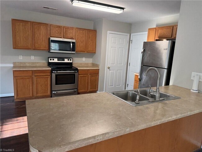 Foto del edificio - 157 Dunbarton Ct