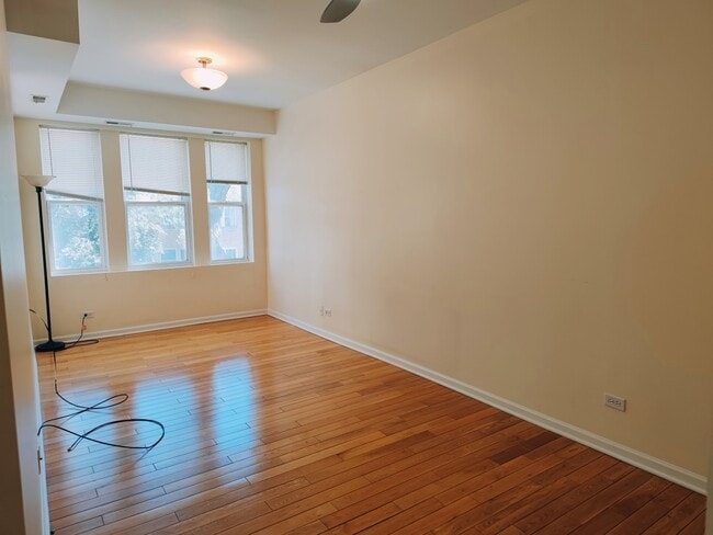 Building Photo - 4904 N Springfield Ave