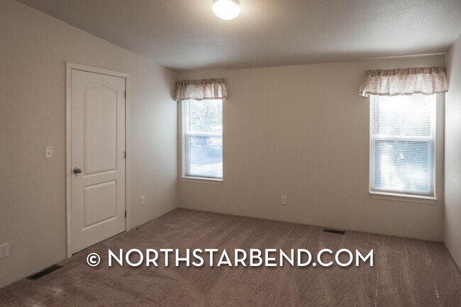 Foto del edificio - Nicely Updated 3 Bed 2 Bath Home in Deschu...