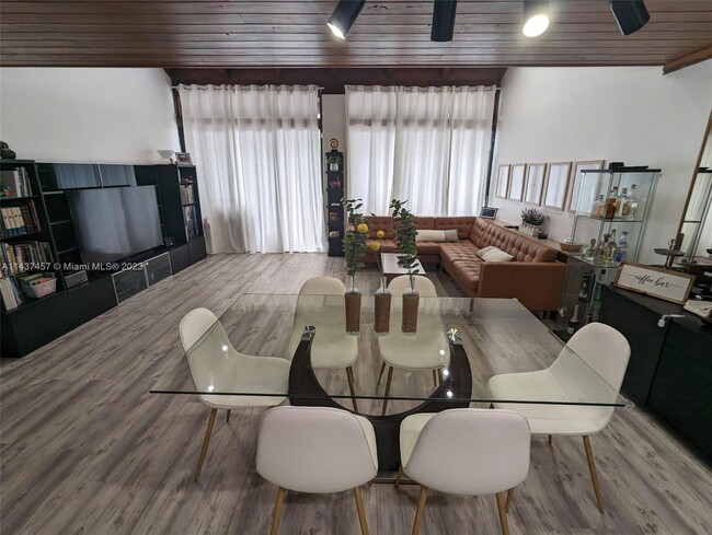 Foto del edificio - 11203 NW 15th St