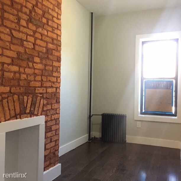 Building Photo - 1298 Putnam Ave