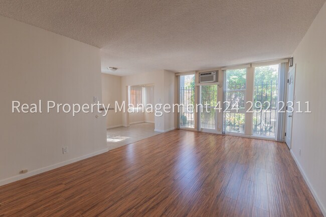 Building Photo - 8013 Blackburn Ave